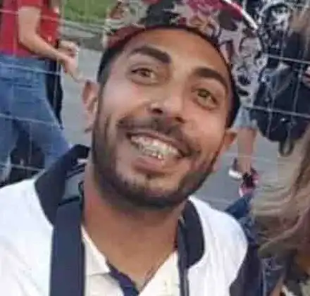 Килата май ще става татко, купува бебешки терлички