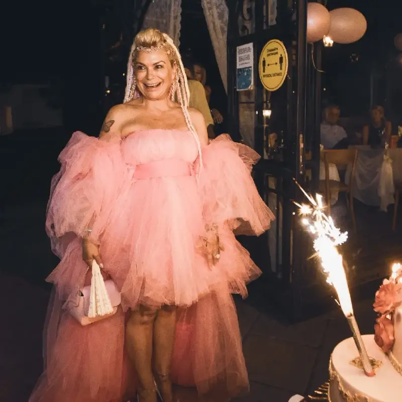 Кремена  Халваджиян се издокара като клоун за ЧРД (Защо снаха й не уважи празника)