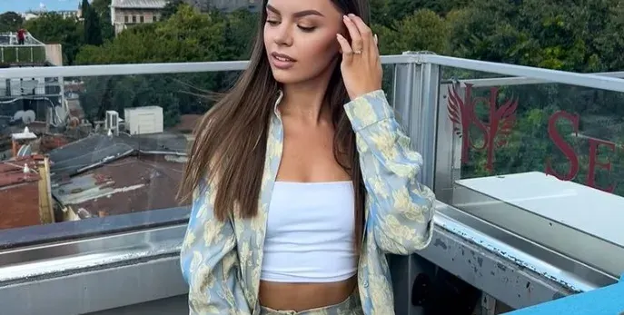 Лакомия! Виктория Капитонова преяжда в Истанбул