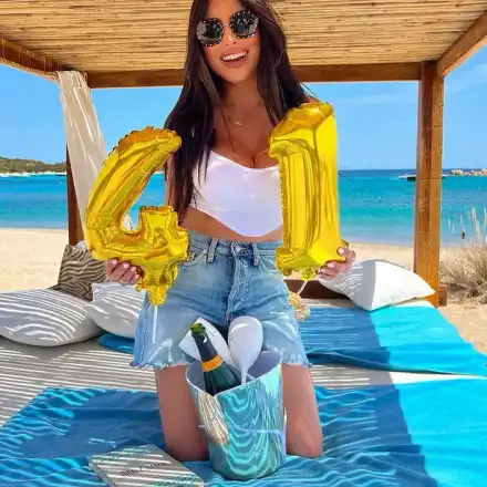 Лили Клюкарката чукна 41 в Италия