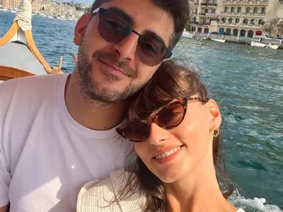 Любимата на Сашо Кадиев се целува със зебра (ФОТО)