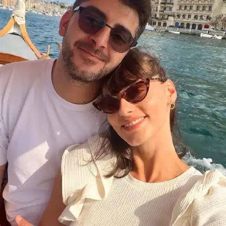 Любимата на Сашо Кадиев се целува със зебра (ФОТО)