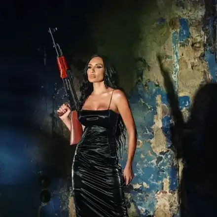 Лорена въоръжена и много опасна