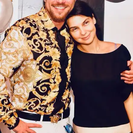 Миро Каризмата посвети песен жена си