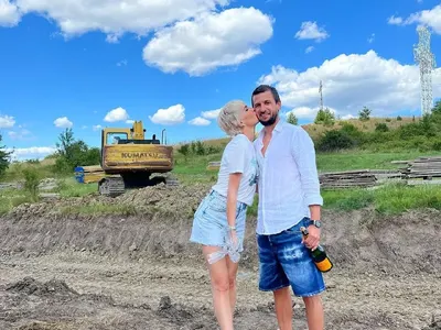 Миска и футболист строят къща! Направиха първа копка