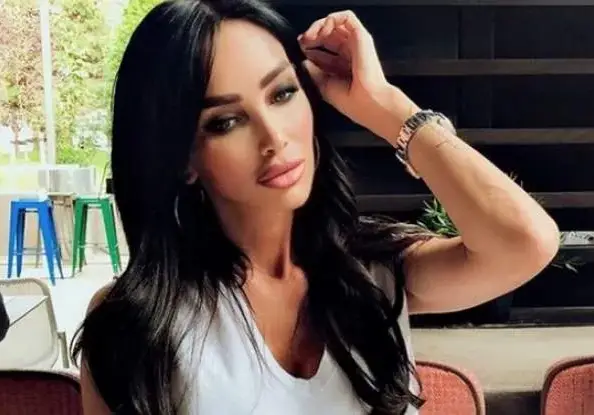 Налази я! Виж как Биляна Дол се сближи с примат