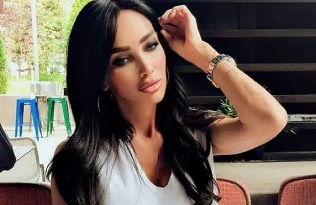 Налази я! Виж как Биляна Дол се сближи с примат