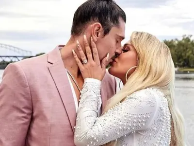 Нашият Джорджи, половинката на TLC звездата Дарси, наду джуки онлайн (Снимки)