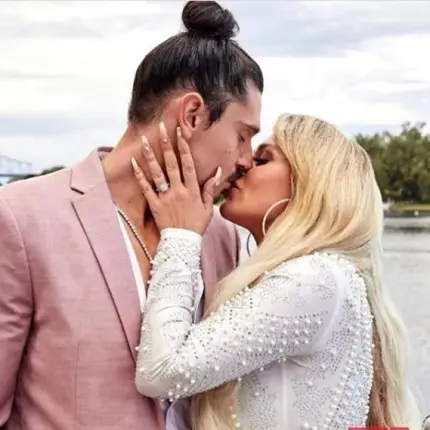 Нашият Джорджи, половинката на TLC звездата Дарси, наду джуки онлайн (Снимки)