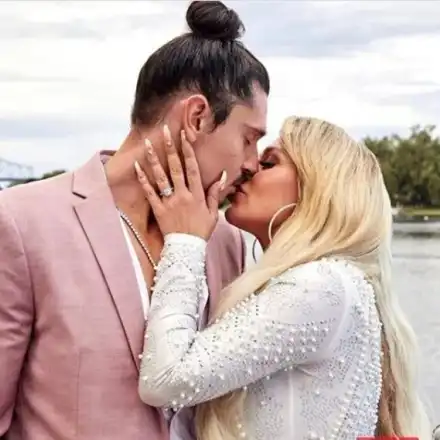 Нашият Джорджи, половинката на TLC звездата Дарси, наду джуки онлайн (Снимки)