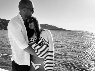 Ни Ло посрещна Джулая с Ники на яхта