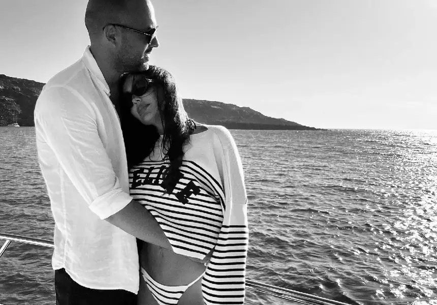 Ни Ло посрещна Джулая с Ники на яхта