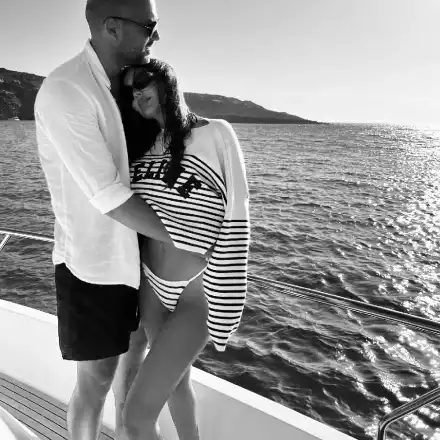 Ни Ло посрещна Джулая с Ники на яхта