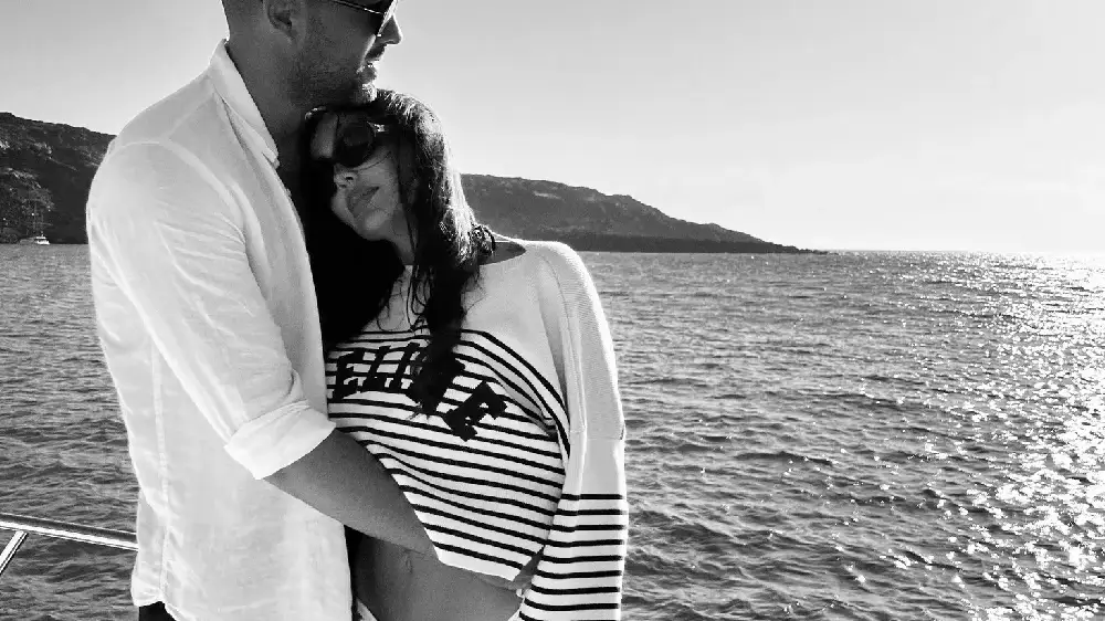 Ни Ло посрещна Джулая с Ники на яхта