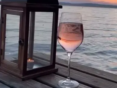 Нов любовник заведе  Венета Райкова на море (Снимки)