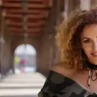 Палавница! Половинката на Хазарта се кефи на яхта