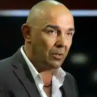 По пътя към храма: Дървени фалоси възмутиха Милото