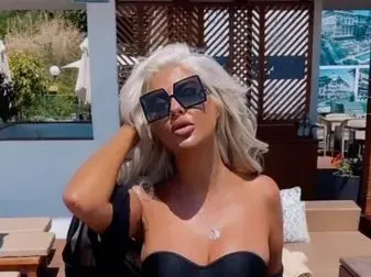 Потрес: Андреа показа целулита (Ужасяваща снимка)