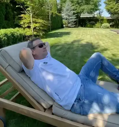 Рачков и кучето му рекламират косачка за 10 бона хонорар