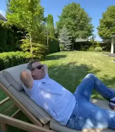 Рачков живее в недостъпен палат край София за над половин милион! Анита се шири в луксозната хасиенда