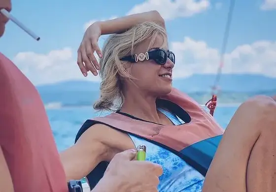 Рая Пеева на яхта с мацки