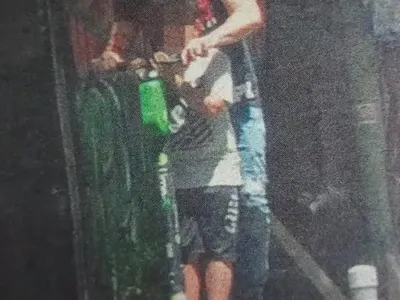 Рисковани маневри: Блатечки и синът му без каски на тротинетка