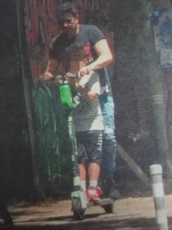 Рисковани маневри: Блатечки и синът му без каски на тротинетка