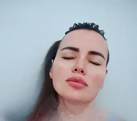 Рут Колева лъсна без дрехи в Исландия (Снимка)