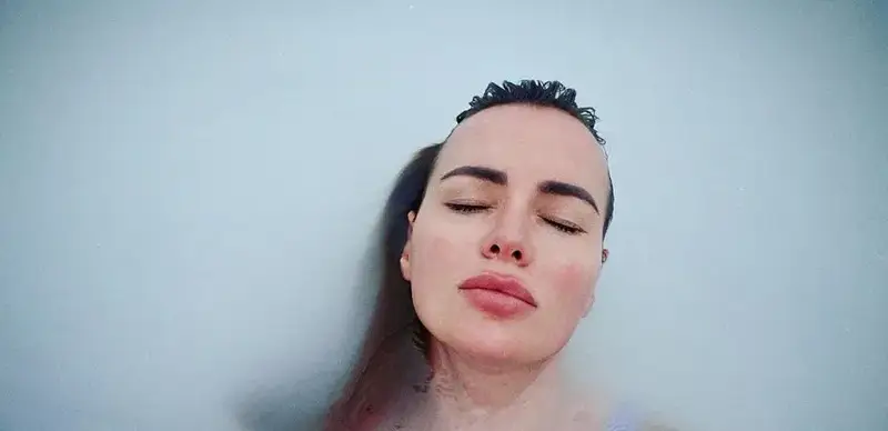 Рут Колева лъсна без дрехи в Исландия (Снимка)