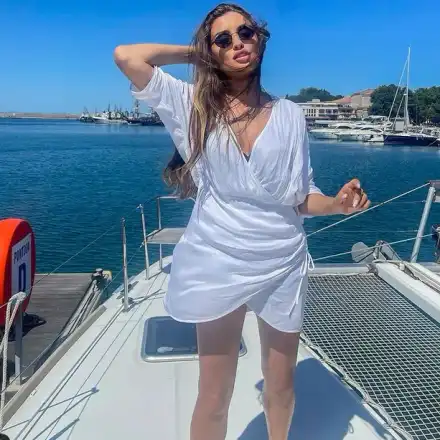 Саня Борисова на разходка с лодка