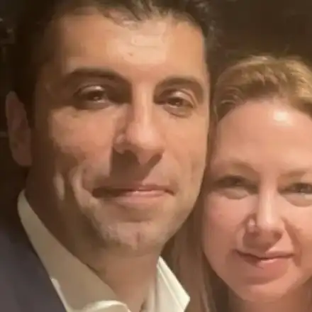 Съпругата на Кирил Петков тайно в болница