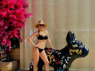 Щерката на Глория изкушава от морето! Вижте колко е отслабнала (СНИМКИ)