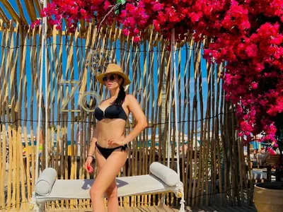 Щерката на Глория изкушава от морето! Вижте колко е отслабнала (СНИМКИ)