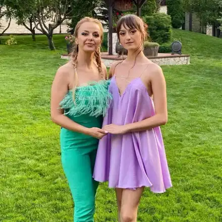 Щерката на Соня Немска си хвана гадже (Снимки в галерията)