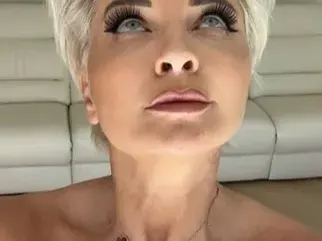 Силвена Роу чукна 55 и пощуря! Готавачката хвърли дрехите и сутиена за ЧРД (СНИМКА)