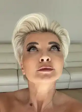 Силвена Роу чукна 55 и пощуря! Готавачката хвърли дрехите и сутиена за ЧРД (СНИМКА)