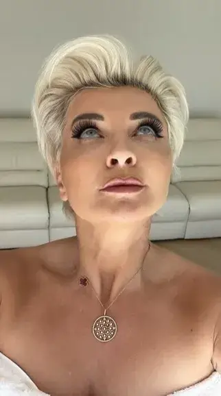 Силвена Роу чукна 55 и пощуря! Готавачката хвърли дрехите и сутиена за ЧРД (СНИМКА)