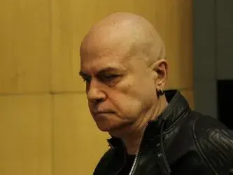 Слави Трифонов с нова диагноза (Дългия не може да стои прав повече от 10 секунди)