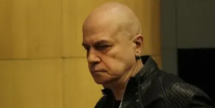 Слави Трифонов с нова диагноза (Дългия не може да стои прав повече от 10 секунди)