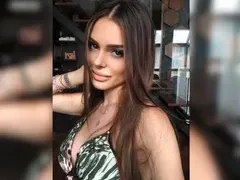 Снахата на Доган разпродава дрехите си