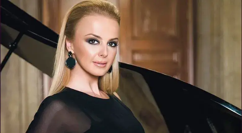 Соня Немска показа нова визия (ФОТО в галерия)