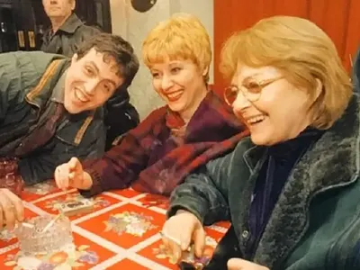 Стоянка Мутафова и Невена Коканова научили Мария Статулова как да остарява