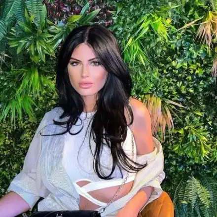 Тайнствен татуиран мъж топли леглото на Мис България Венцислава Тафкова! (Първо ФОТО на мачото)