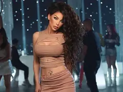 В амплоа на продуцент: Емануела представи първата си певица (СНИМКИ)