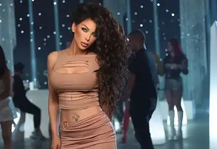 В амплоа на продуцент: Емануела представи първата си певица (СНИМКИ)