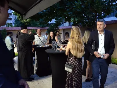 Ванко1 връща усмивката на социално слаби