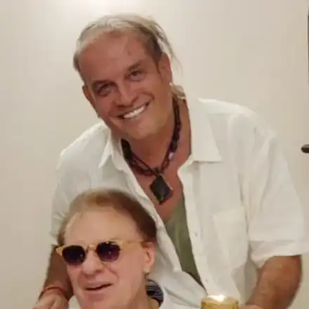 Васил Найденов търси подарък за Ивайло