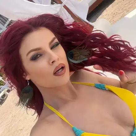 Втори живот за фолк певицата  Валя: Заспал шофьор щеше да ме размаже на пътя