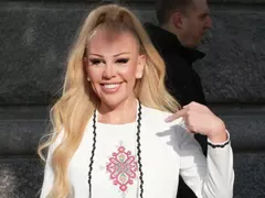 Луна се жалва: Блокираха телефона и профилите ми заради Слави и Костадинов