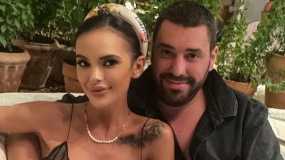 Отварачката и мъжът й се местят в къща